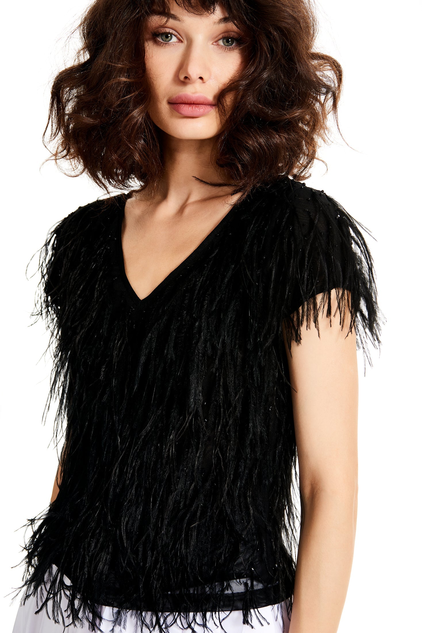FEATHER V-NECK SHORT SLEEVE TEE - BLACK