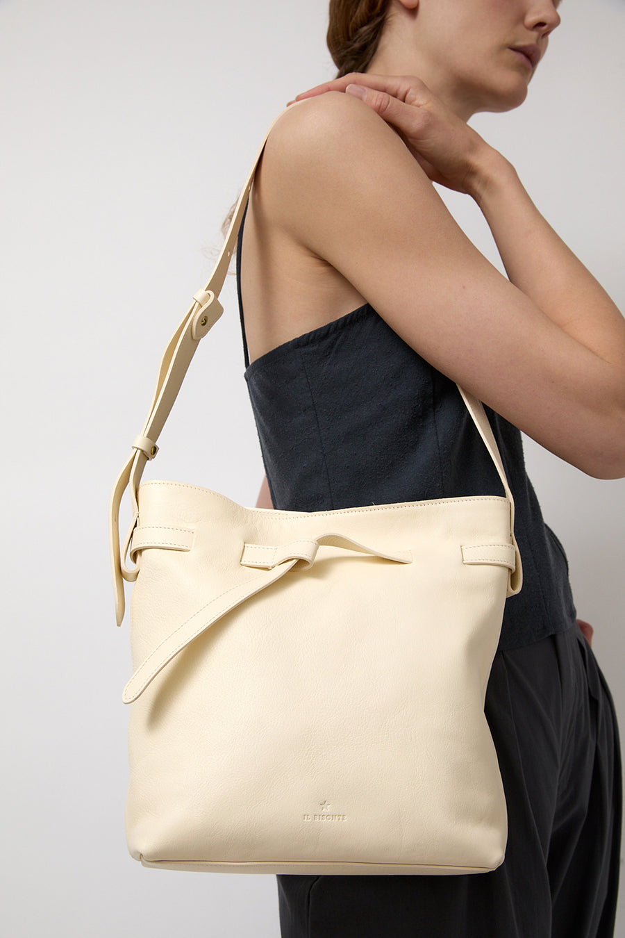 Il Bisonte Elisa Bucket Bag in Bianco Latte