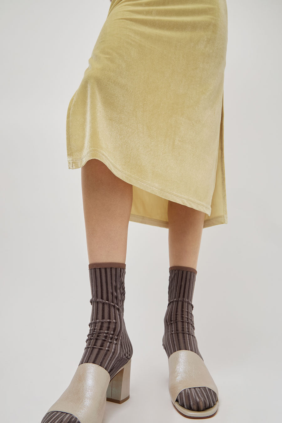 Simone Wild Rib Ankle Socks in Caramel Velvet