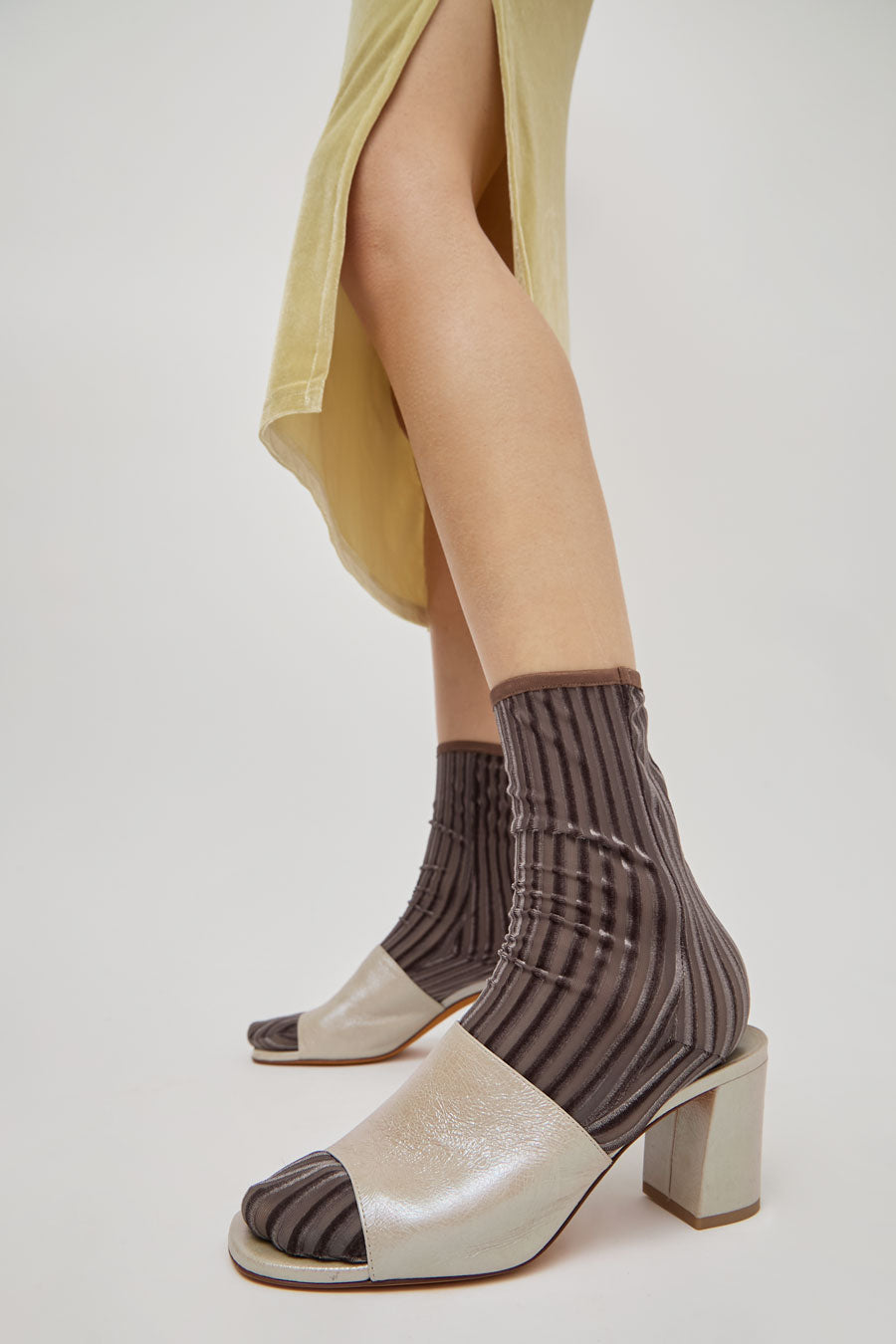 Simone Wild Rib Ankle Socks in Caramel Velvet