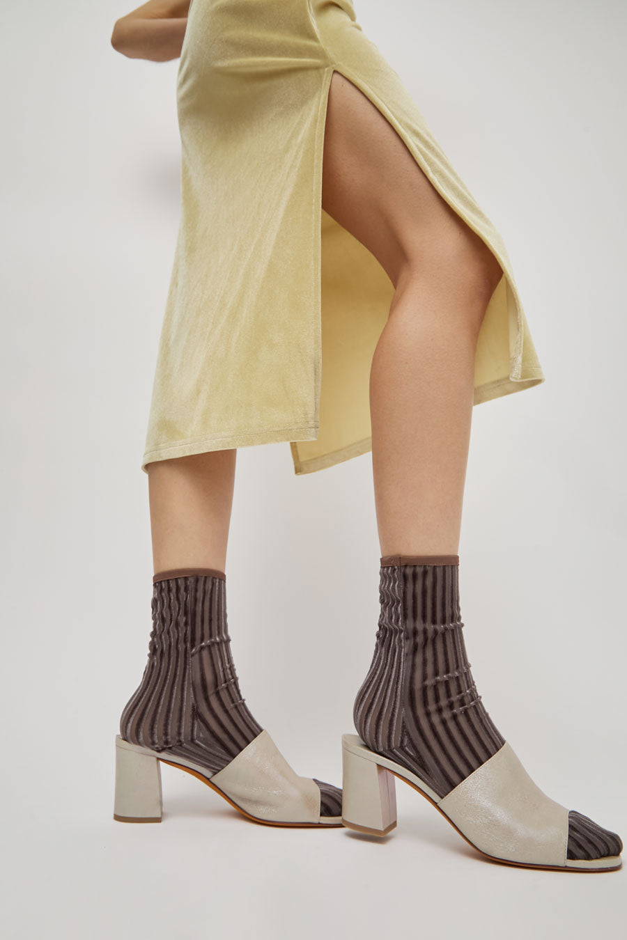 Simone Wild Rib Ankle Socks in Caramel Velvet